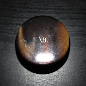 Victoria Beckham Beauty Lid Lustre Mink (swatched)